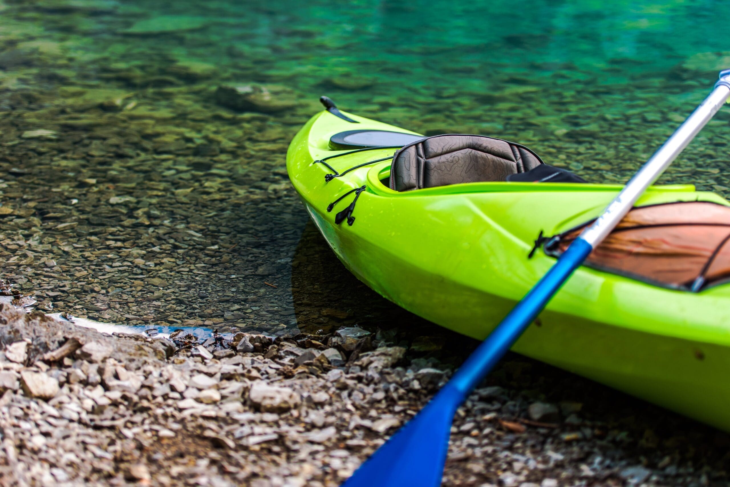 kayaking-on-the-lake-P2XYMNT